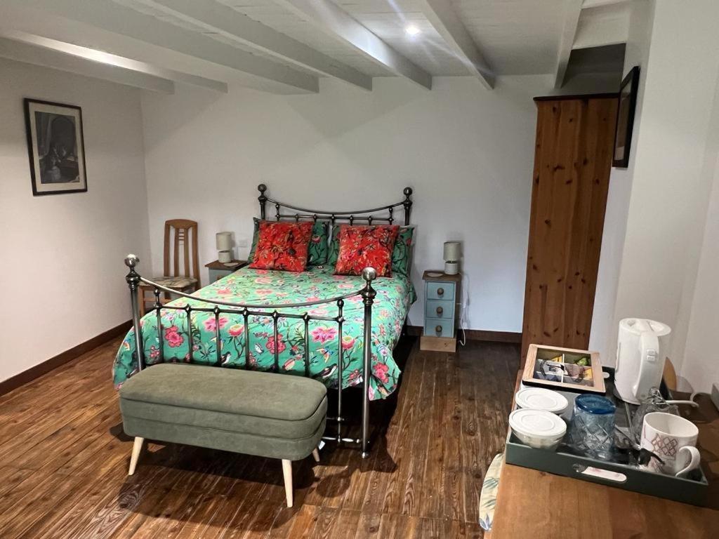 The Little Robin Bed & Breakfast Chevanceaux Exterior photo